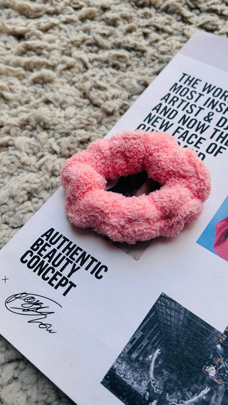 Microfiber towel scrunchie in pink